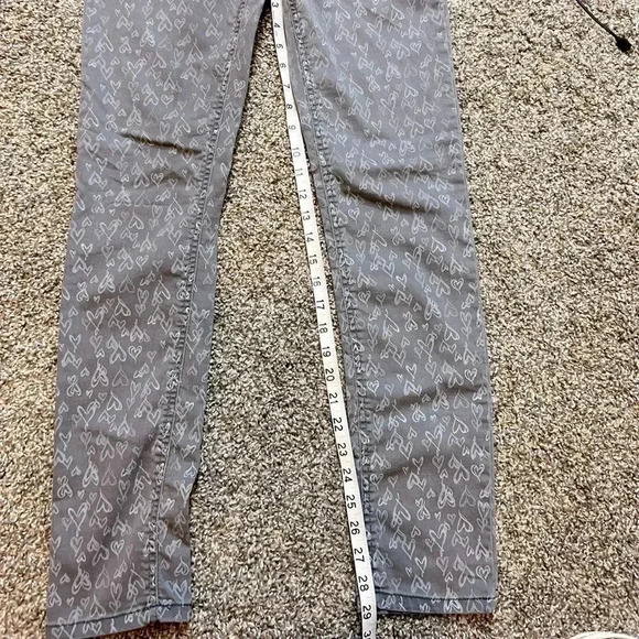 - SO SKINNY JEANS GRAY HEART PRINT LOW RISE STRETCH SIZE 7 - Picture 8 of 10